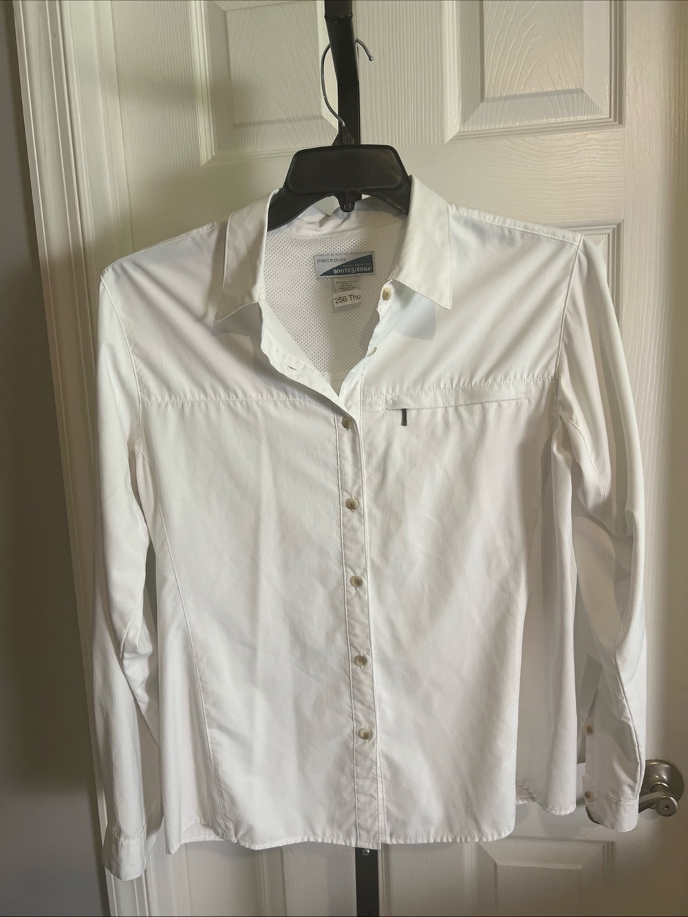 Woman’s White Sierra Insect Shield Button Down Shirt Size Large